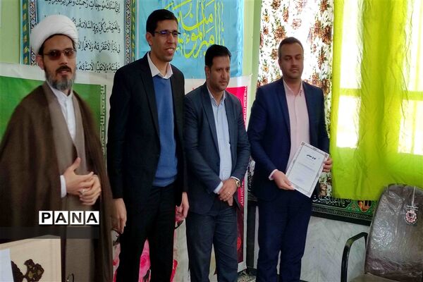جشن پیروزی انقلاب اسلامی در مدارس کارون