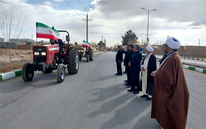 مانور تراکتورداران جعفرآباد قم به مناسبت ایام دهه فجر