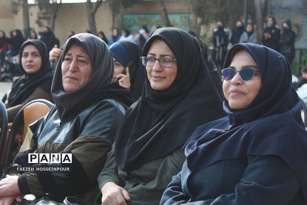 برگزاری اختتامیه المپیاد ورزشی به مناسبت دهه فجر در دبیرستان مبین اندیشه بهارستان‌دو