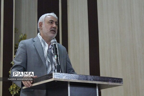 برگزاری مراسم اعزام و بدرقه دانش‌آموزان بهارستانی به اردوی راهیان نور