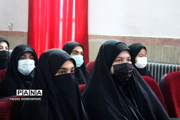 برگزاری مراسم اعزام و بدرقه دانش‌آموزان بهارستانی به اردوی راهیان نور