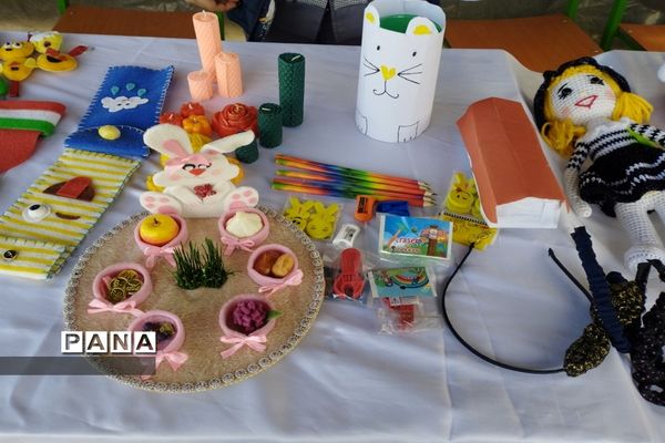 برگزاری بازارچه از دست‌سازه‌های دانش‌آموزان در دبستان پسرانه امامت