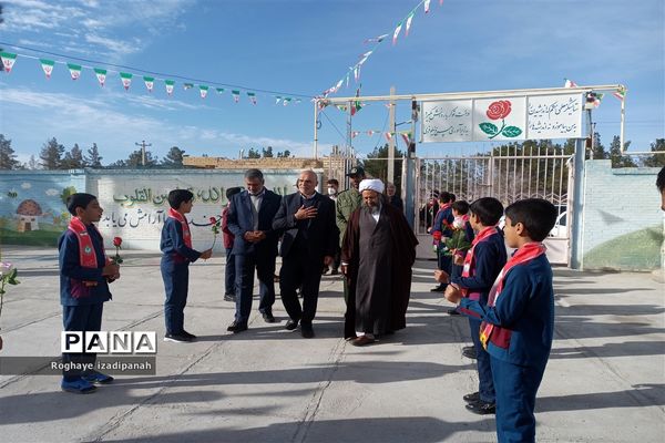 افتتاح زمین چمن مدرسه قرآنی شهید محمدمنتظر قائم شهرستان خاتم
