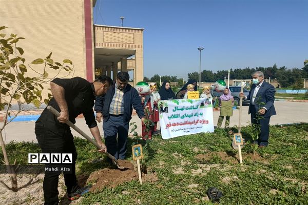 کاشت ۱۱ نهال به یاد شهدای انقلاب شهرستان بهبهان