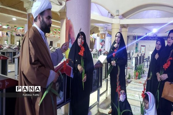 عطر افشانی گلزار شهدا بوشهر