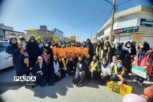 حماسه حضور دانش‌آموزان پیشتاز دارابی در راهپیمایی ۲۲ بهمن ۱۴۰۱
