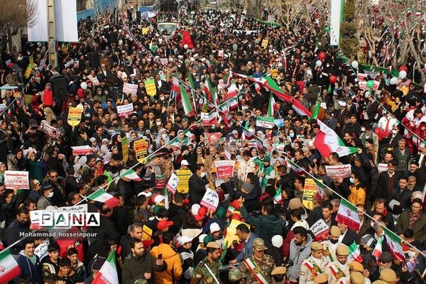 حضور پرشور مردم بهارستانی در راهپیمایی ۲۲ بهمن