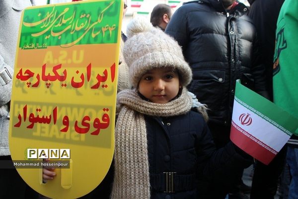 حضور پرشور مردم بهارستانی در راهپیمایی ۲۲ بهمن