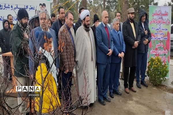 گلباران و غبارروبی مزارشهید اندرزگو و دیگر شهدای انقلاب