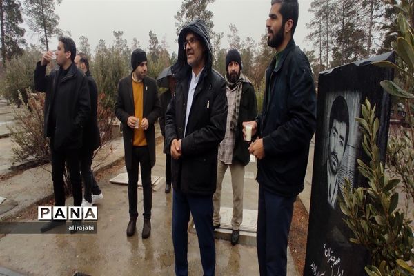 گلباران و غبارروبی مزارشهید اندرزگو و دیگر شهدای انقلاب