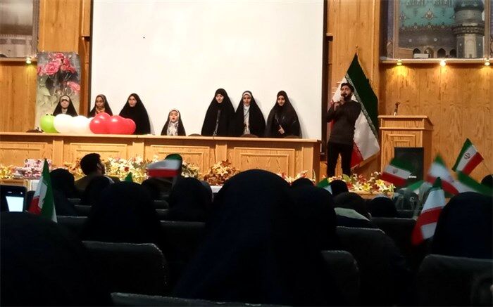 برگزاری جشن انقلاب در دانشکده اصول دین قم