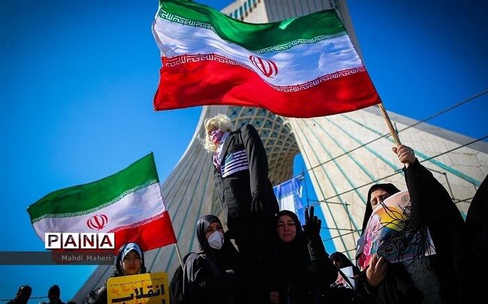 انقلاب اسلامی صفوفی متحد در جهاد علیه بی‌عدالتی و عقب‌ماندگی ایجاد کرده است