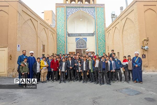 در پیچ و خم تاریخ انقلاب مردم یزد