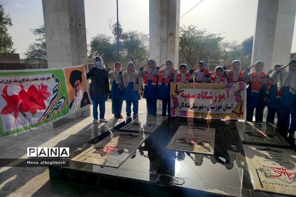 غبارروبی وعطرافشانی مزار شهدای شادگان