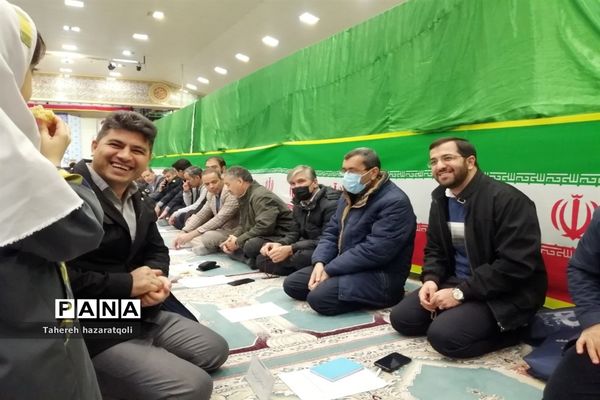 برگزاری میز خدمت در مصلی نمازجمعه صفادشت