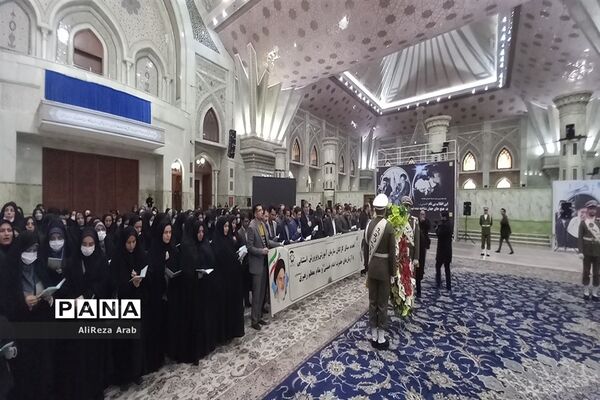 تجدید میثاق جمعی از کارمنداران اداره استثنایی استان تهران با امام راحل(ع)