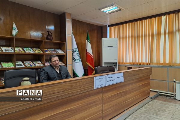 نشست هم‌اندیشی منتخبین  شورای دانش‌آموزی مدارس منطقه ۱۰