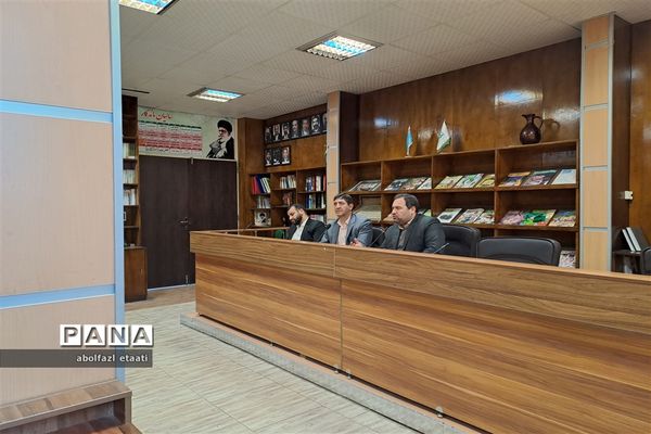 نشست هم‌اندیشی منتخبین  شورای دانش‌آموزی مدارس منطقه ۱۰