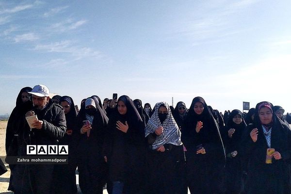 تجدید پیمان دانش‌آموزان بهارستانی با شهدای فتح المبین در اردوی راهیان نور