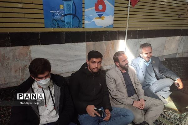 شرکت فعال دانش‌آموزان مدرسه شهید بهشتی رودهن در نماز جمعه