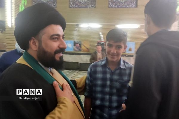 شرکت فعال دانش‌آموزان مدرسه شهید بهشتی رودهن در نماز جمعه