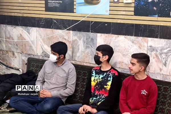 شرکت فعال دانش‌آموزان مدرسه شهید بهشتی رودهن در نماز جمعه