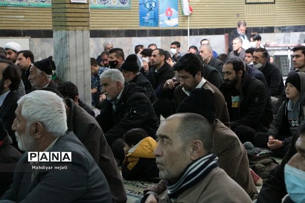 شرکت فعال دانش‌آموزان مدرسه شهید بهشتی رودهن در نماز جمعه