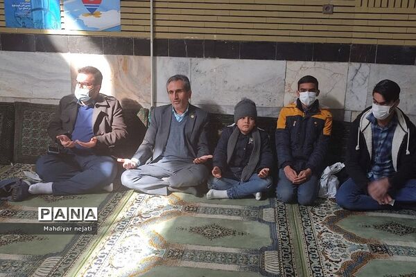 شرکت فعال دانش‌آموزان مدرسه شهید بهشتی رودهن در نماز جمعه