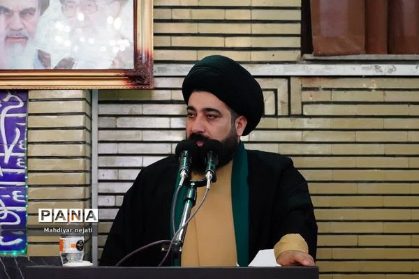 شرکت فعال دانش‌آموزان مدرسه شهید بهشتی رودهن در نماز جمعه