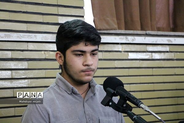 شرکت فعال دانش‌آموزان مدرسه شهید بهشتی رودهن در نماز جمعه