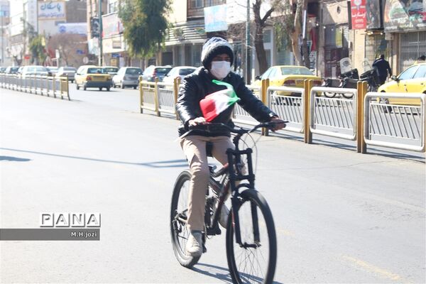 همایش دوچرخه‌سواری به‌مناسبت دهه فجر در قم