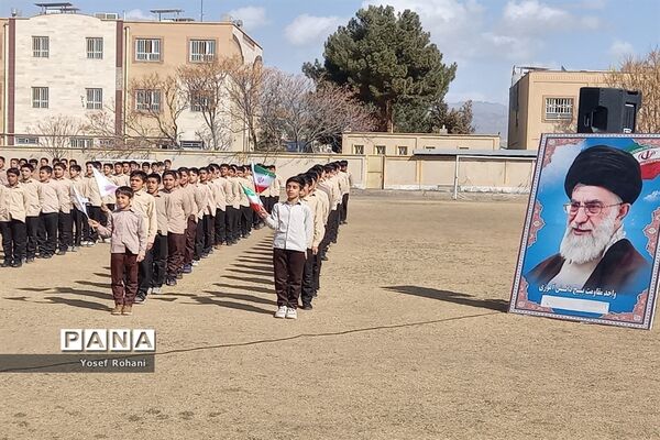 سرود همگانی دانش‌آموزان دبیرستان پسرانه فرهنگ کاشمر