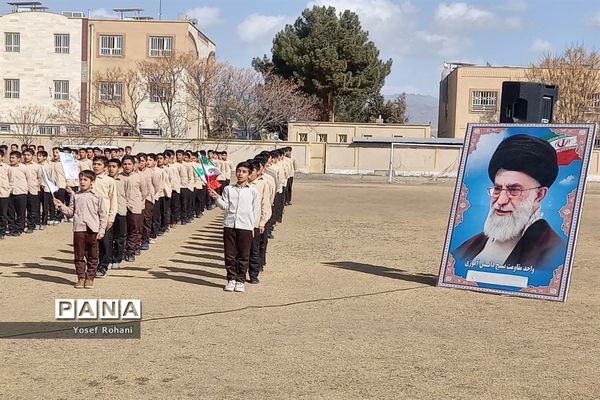 سرود همگانی دانش‌آموزان دبیرستان پسرانه فرهنگ کاشمر