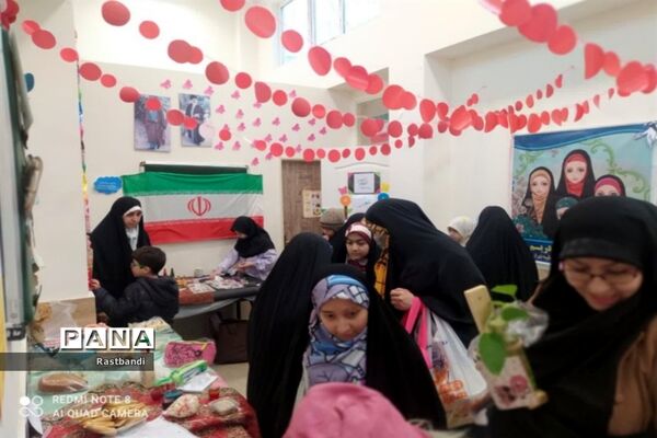 بازارچه خیریه دانش‌آموزی در دبستان شجره طیبه منطقه ۱۳