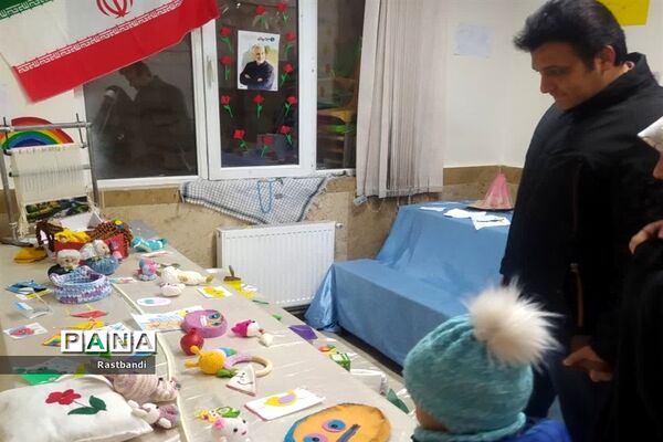 بازارچه خیریه دانش‌آموزی در دبستان شجره طیبه منطقه ۱۳