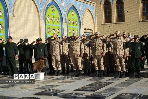 گلباران مزار شهدا در صحن مطهر حضرت جعفربن موسی الکاظم علیه السلام شهرستان پیشوا
