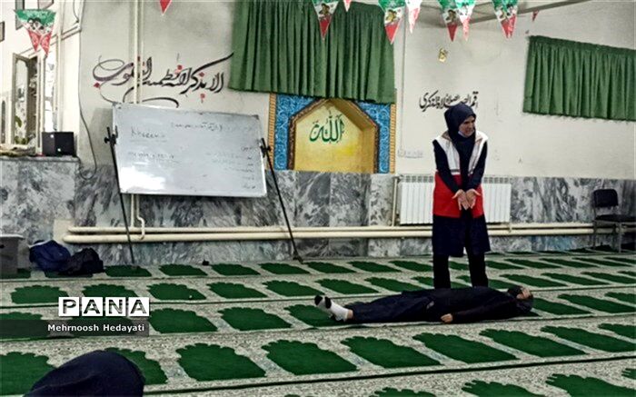 برگزاری دوره آموزشی کمک‌های اولیه در طرح دادرس به دانش‌آموزان