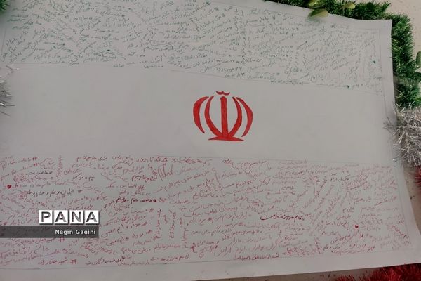 آذین‌بندی دبیرستان شهیده قضایی قم به مناسبت سالگرد پیروزی انقلاب