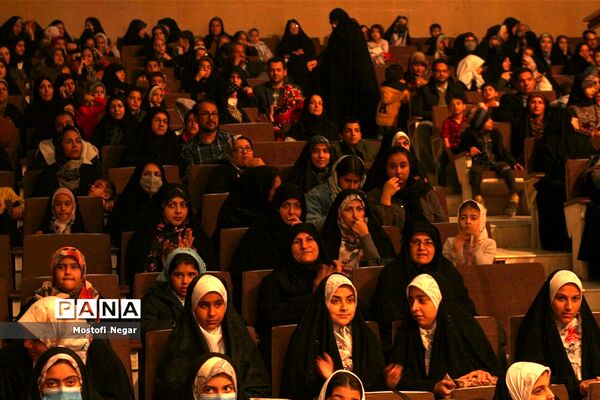 برگزاری محفل انس با ثقلین به‌مناسبت دهه فجر انقلاب اسلامی در اردکان