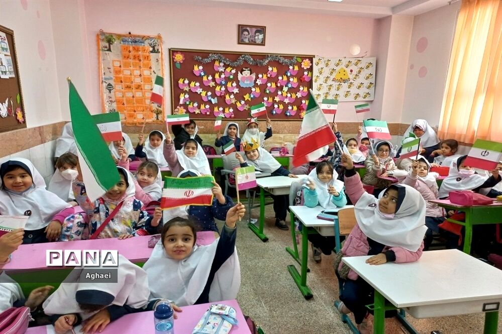 دانش‌آموزان باید با تاریخ و فرهنگ انقلاب اسلامی آشنا شوند