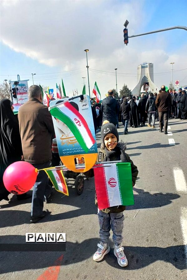 حضور باشکوه در راهپیمایی ۲۲ بهمن در تهران