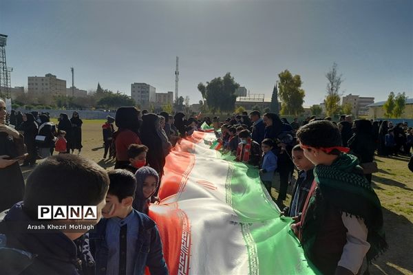 حضور دانش‌آموزان کازرونی در راهپیمایی شکوه ۴۴