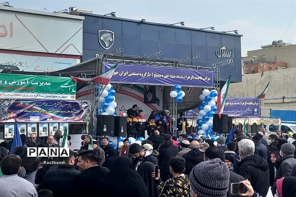 حضور گسترده اقشار مردم در راهپیمایی ۲۲ بهمن