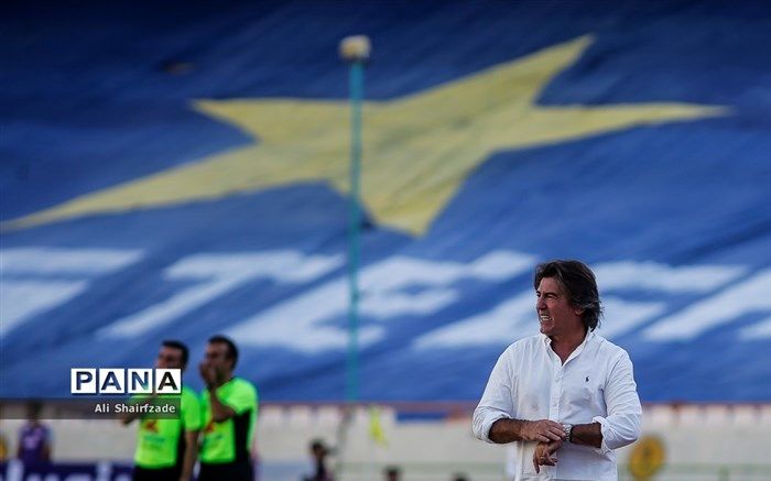 ساپینتو مقابل پیکان روی نیمکت می‌نشیند