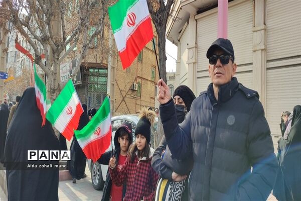 راهپیمایی با شکوه ۲۲ بهمن در شهرستان رباط‌کریم