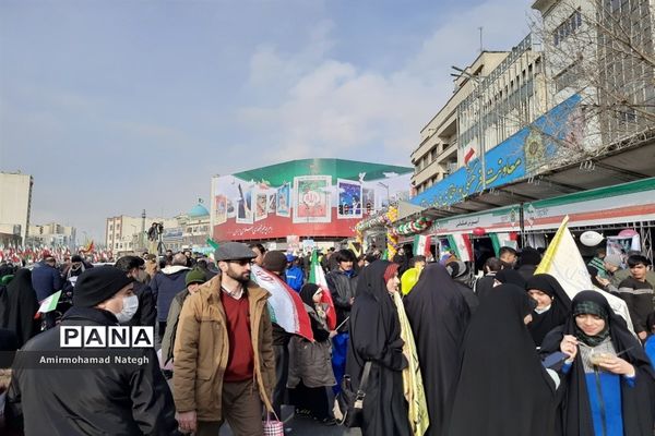 حضور دانش‌آموزان در راهپیمایی 22 بهمن چهل و چهارمین سالروز پیروزی انقلاب اسلامی