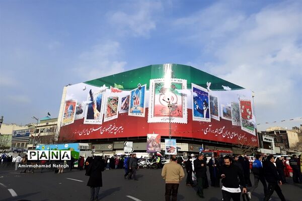 حضور دانش‌آموزان در راهپیمایی 22 بهمن چهل و چهارمین سالروز پیروزی انقلاب اسلامی