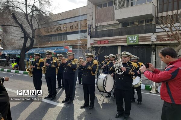 حضور دانش‌آموزان در راهپیمایی 22 بهمن چهل و چهارمین سالروز پیروزی انقلاب اسلامی