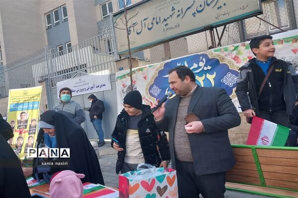 حضور حماسه آفرینی دانش‌آموزان و فرهنگیان منطقه ۱۰ در راهپیمایی ۲۲ بهمن ۱۴۰۱