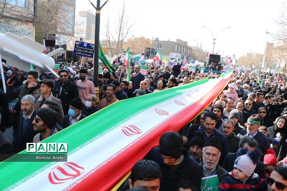 اقتدار باشکوه مردم کاشمر در راهپیمایی ۲۲ بهمن